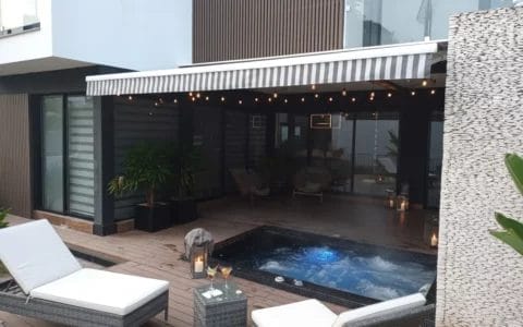 Toldo Retráctil con terraza y jaccuzzi