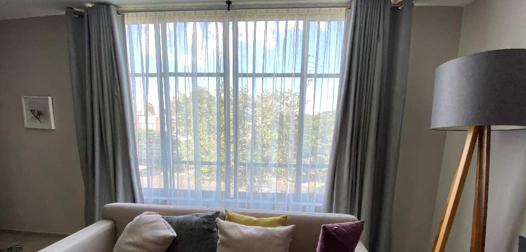 Luz y privacidad, combinaciones de cortinas y persianas blackout