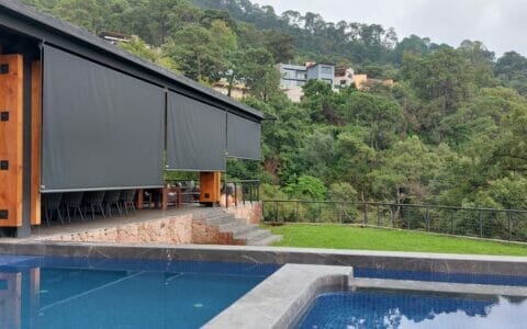 toldo vertical en valle de bravo con alberca