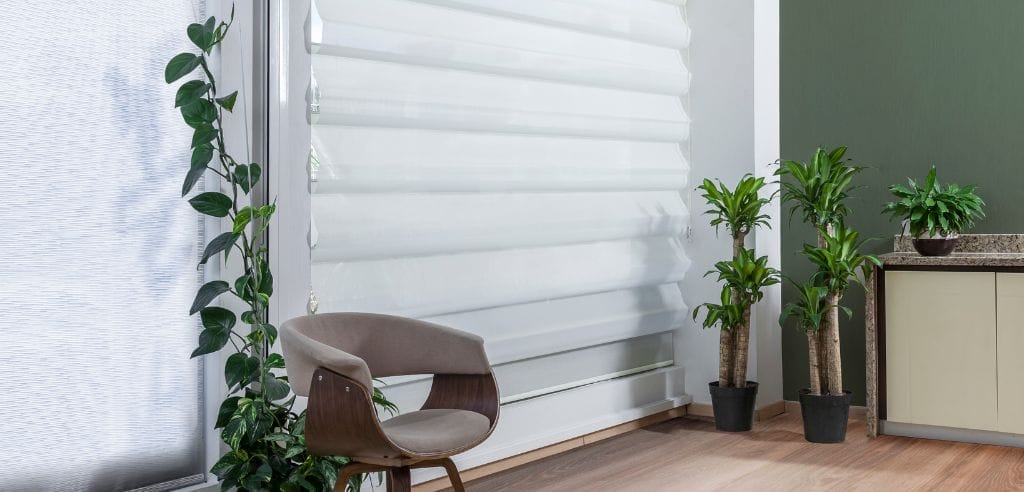 Con la creciente popularidad de la automatización, controlar la luz en el hogar nunca ha sido tan fácil ni conveniente. Encuentra inspiración para personalizar tus ventanas y crear ambientes que reflejen tu estilo único y preferencias estéticas.