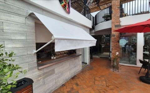 toldo de 90 grados en cafe de desayunos en mexico