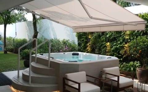 Toldo Retractil con Jacuzzi